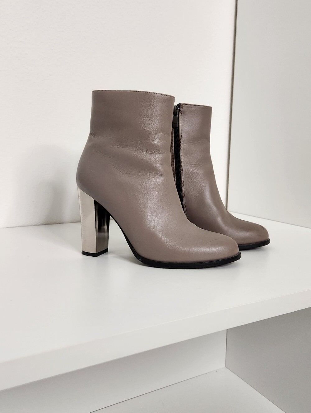 Carvela Kurt Geiger Women's Grey Leather Ankle Boots with Metallic Block Heel - Picture 2 of 6